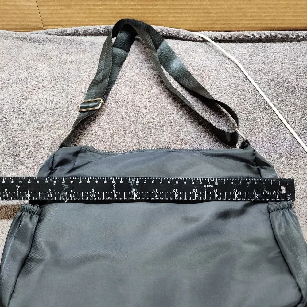 Black nylon purse excellent condition b50